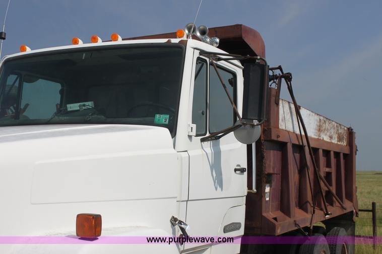 image for item I7272 1989 Freightliner dump truck