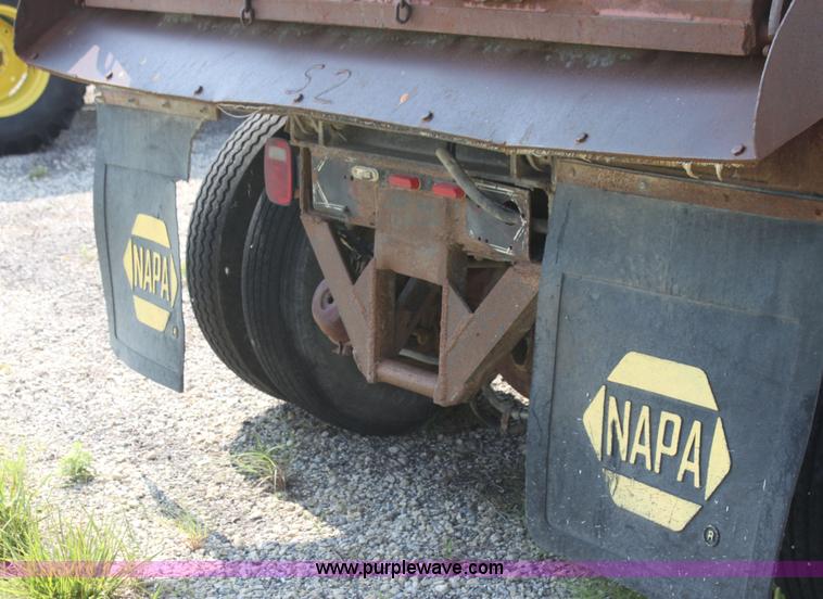 image for item I7272 1989 Freightliner dump truck