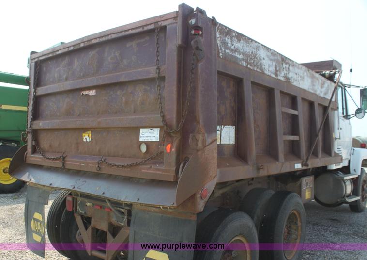 image for item I7272 1989 Freightliner dump truck