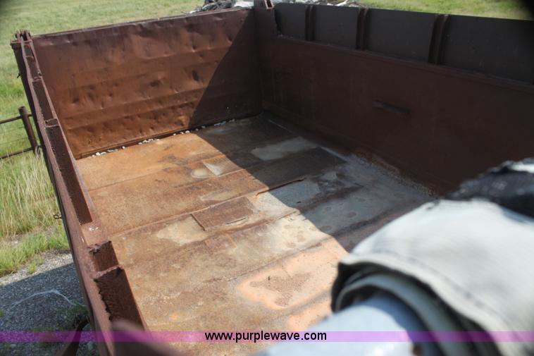 image for item I7272 1989 Freightliner dump truck