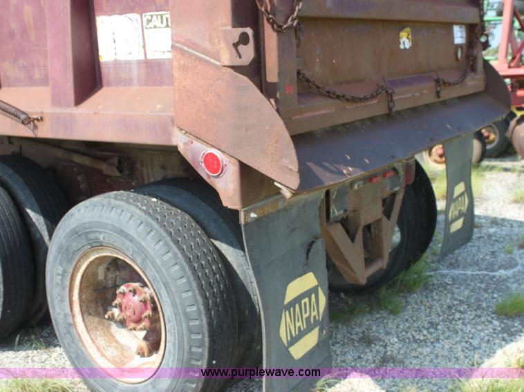 image for item I7272 1989 Freightliner dump truck