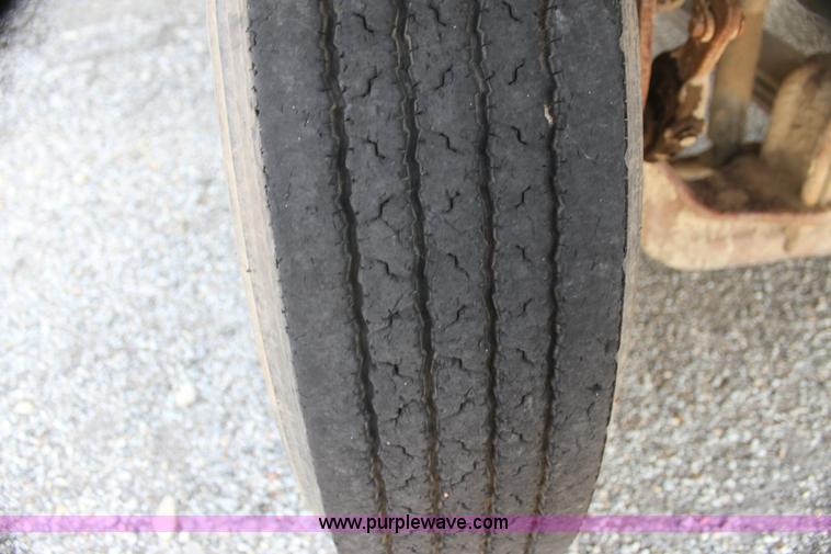 image for item I7272 1989 Freightliner dump truck