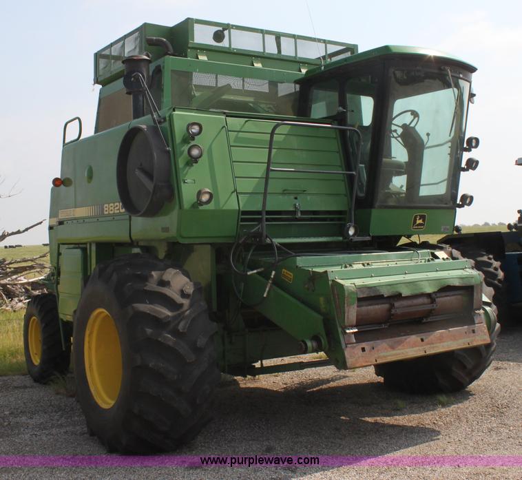 image for item I7273 1987 John Deere 8820 Titan II combine