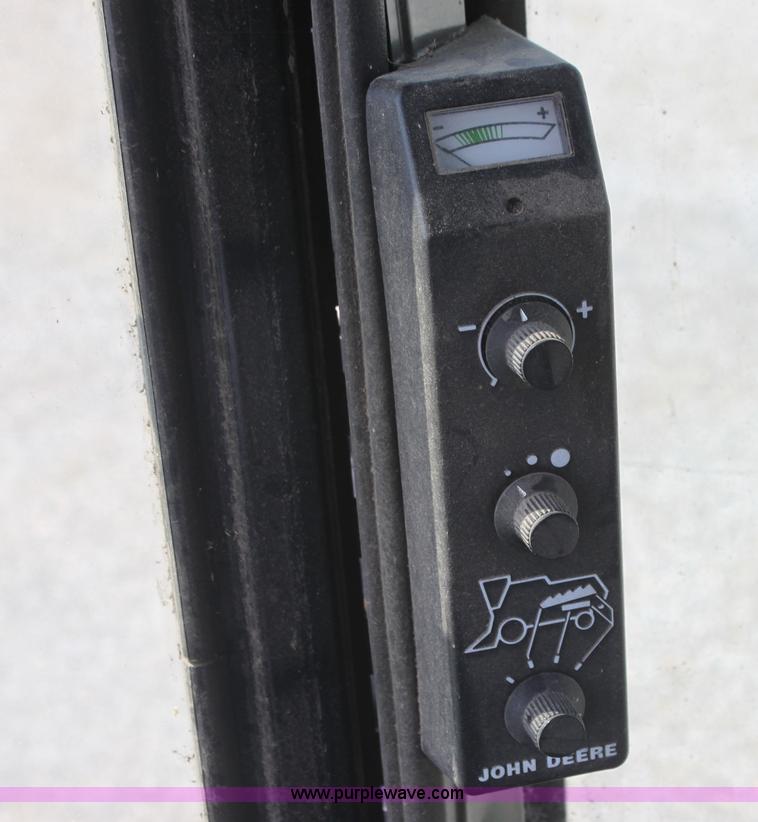 image for item I7273 1987 John Deere 8820 Titan II combine