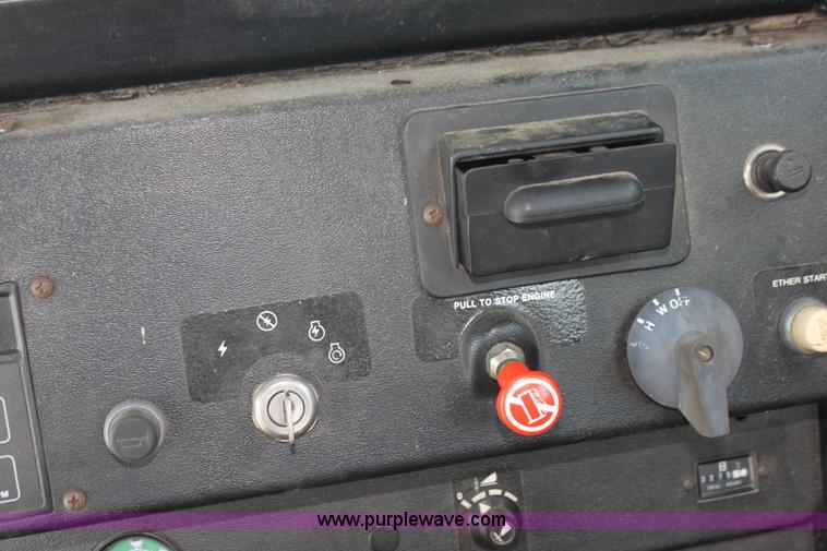 image for item I7273 1987 John Deere 8820 Titan II combine