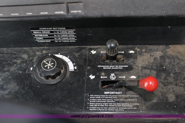 image for item I7273 1987 John Deere 8820 Titan II combine