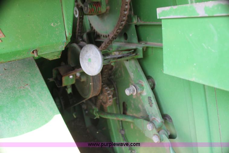 image for item I7273 1987 John Deere 8820 Titan II combine