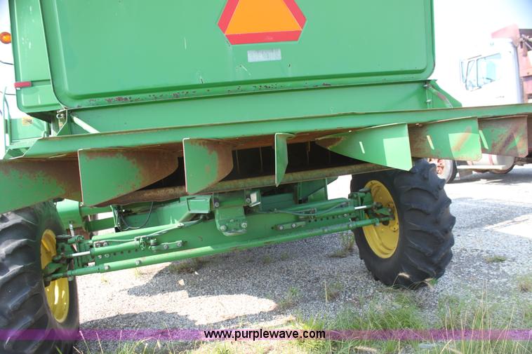 image for item I7273 1987 John Deere 8820 Titan II combine