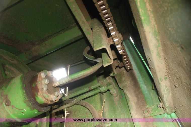 image for item I7273 1987 John Deere 8820 Titan II combine