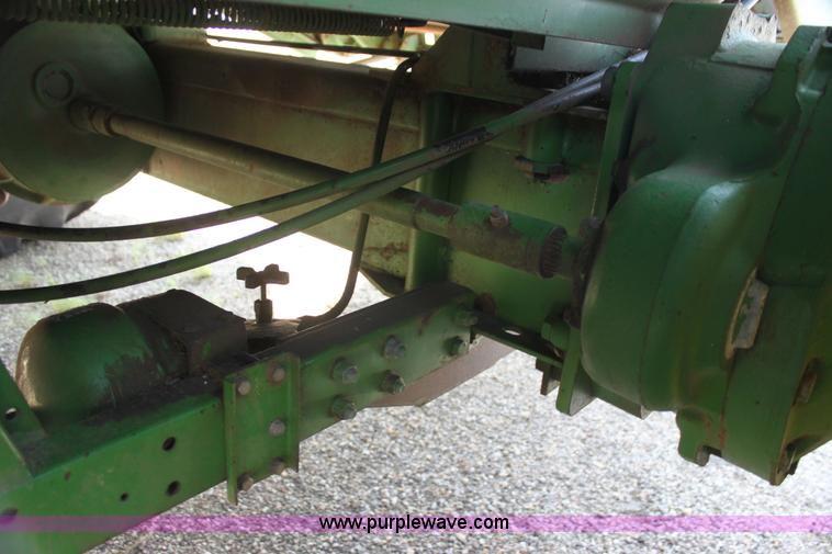 image for item I7273 1987 John Deere 8820 Titan II combine