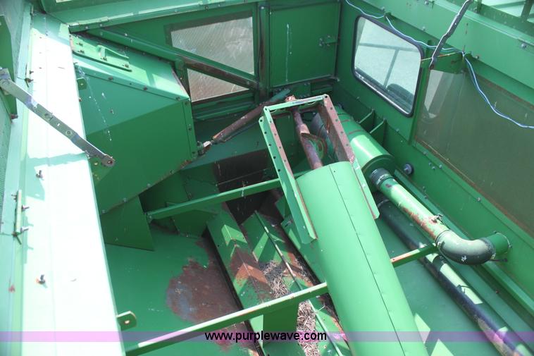 image for item I7273 1987 John Deere 8820 Titan II combine