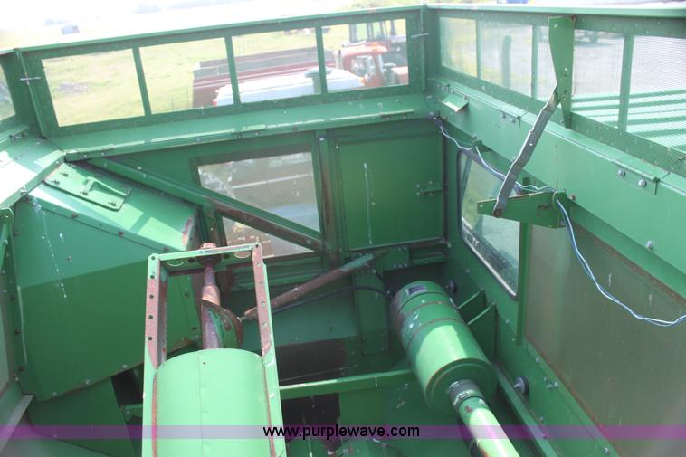 image for item I7273 1987 John Deere 8820 Titan II combine