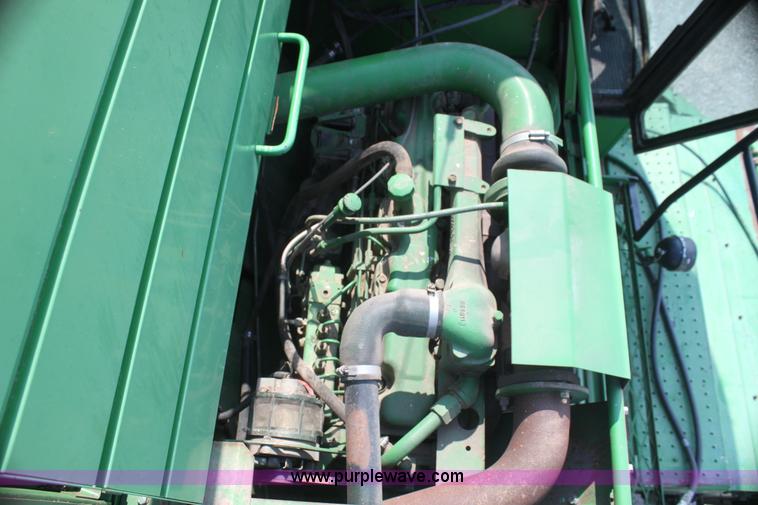 image for item I7273 1987 John Deere 8820 Titan II combine