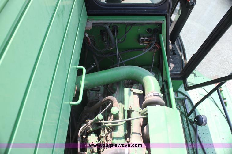image for item I7273 1987 John Deere 8820 Titan II combine