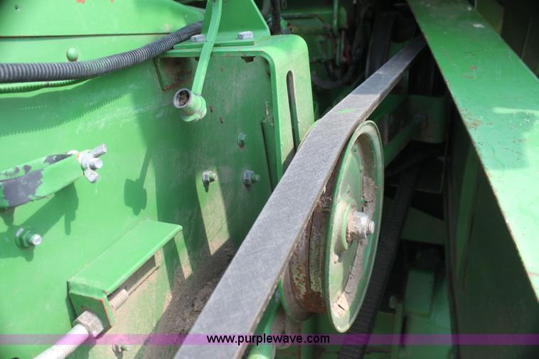 image for item I7273 1987 John Deere 8820 Titan II combine