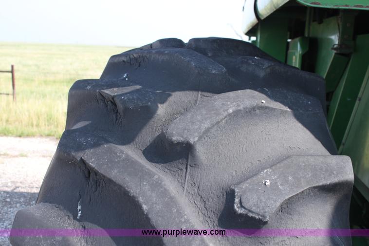 image for item I7273 1987 John Deere 8820 Titan II combine