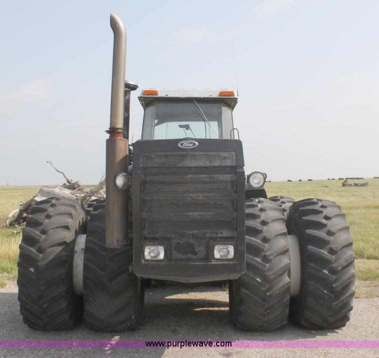 image for item I7274 1990 Ford 976 Versatile Designation 6 4WD tractor