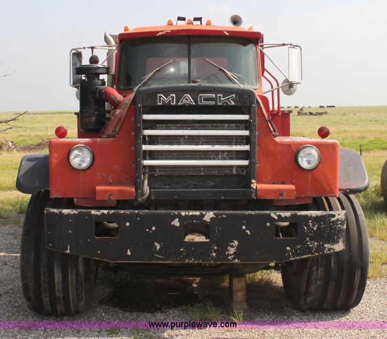 image for item I7275 Mack R685T spreader truck