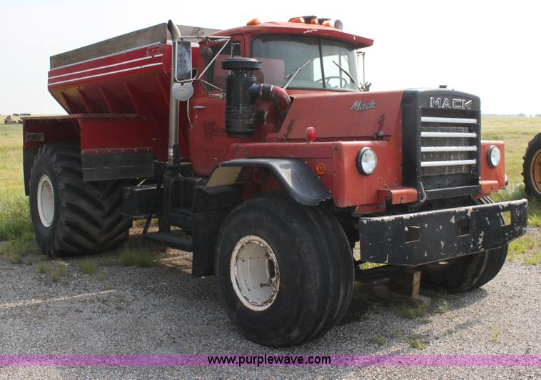 image for item I7275 Mack R685T spreader truck