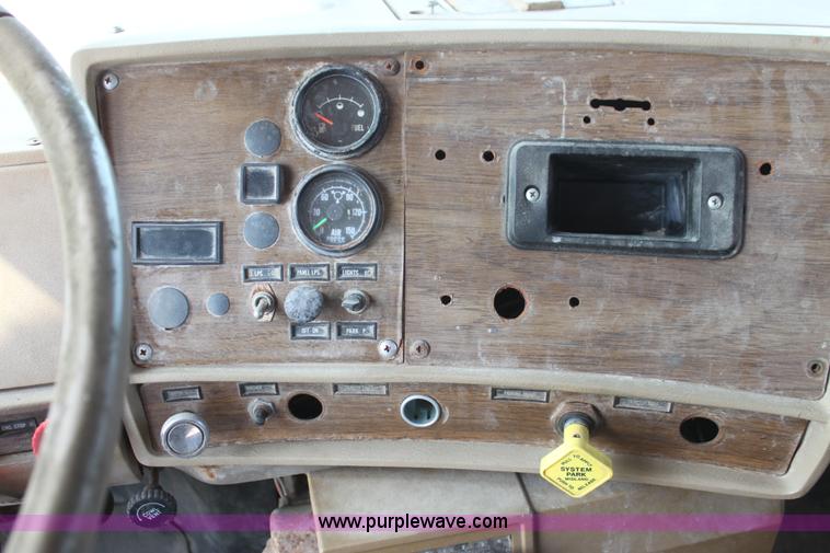 image for item I7275 Mack R685T spreader truck