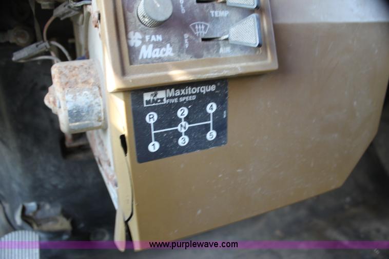 image for item I7275 Mack R685T spreader truck