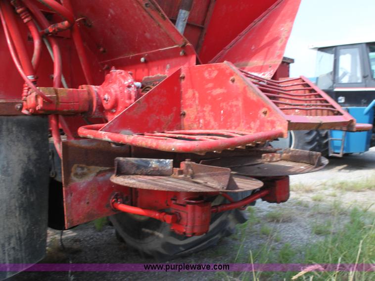 image for item I7275 Mack R685T spreader truck