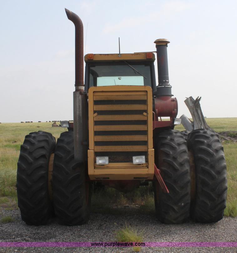 image for item I7276 1981 Versatile 895 4WD tractor