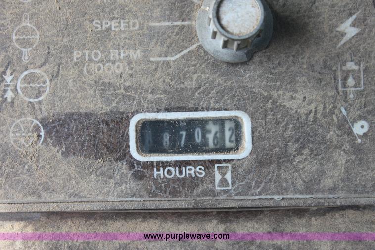 image for item I7276 1981 Versatile 895 4WD tractor