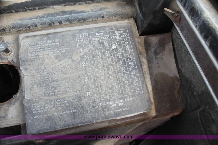 image for item I7276 1981 Versatile 895 4WD tractor