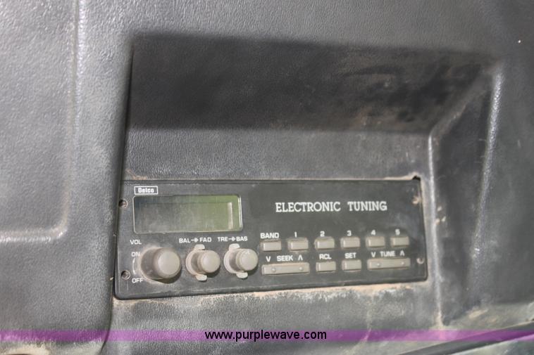 image for item I7276 1981 Versatile 895 4WD tractor