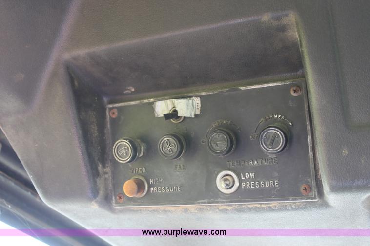 image for item I7276 1981 Versatile 895 4WD tractor