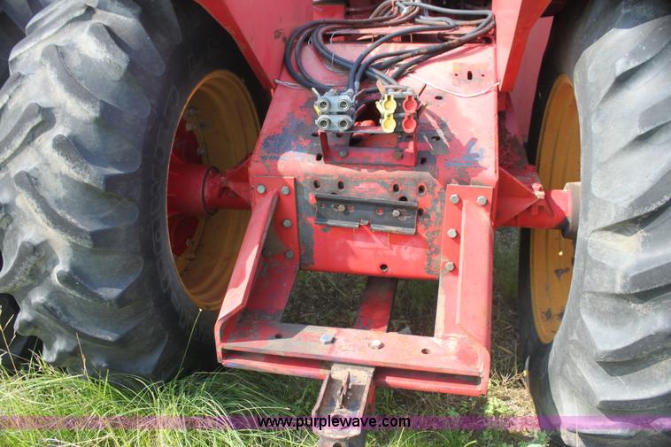 image for item I7276 1981 Versatile 895 4WD tractor
