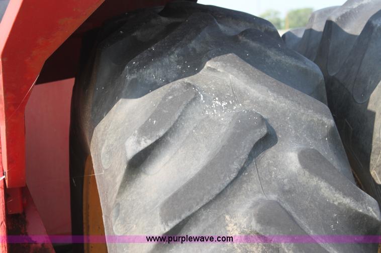 image for item I7276 1981 Versatile 895 4WD tractor