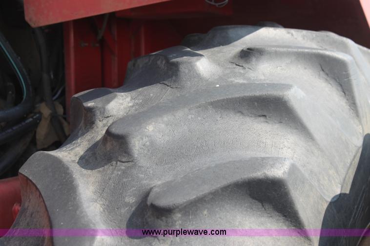 image for item I7276 1981 Versatile 895 4WD tractor