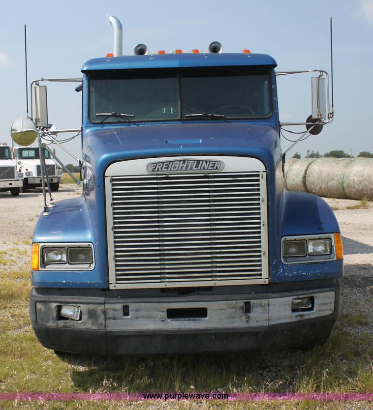image for item I7278 1991 Freightliner FLD112 semi truck