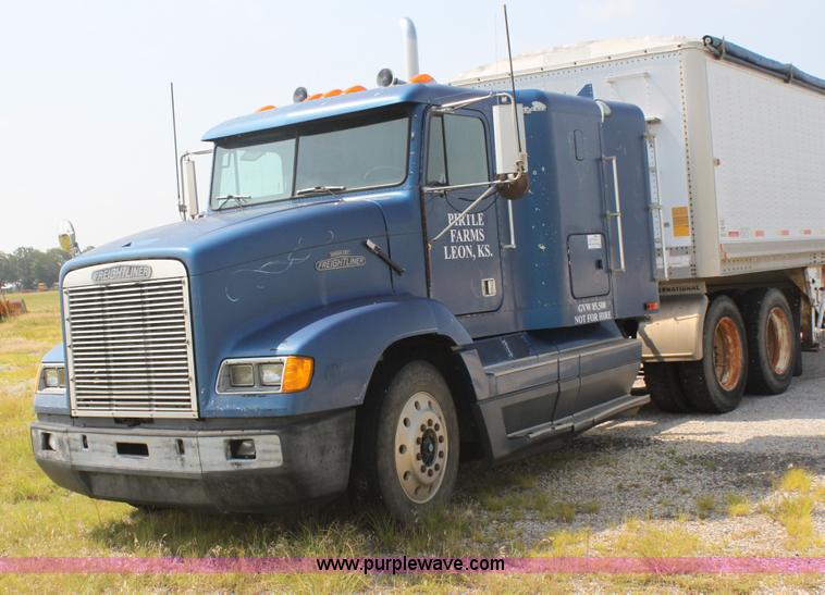 image for item I7278 1991 Freightliner FLD112 semi truck