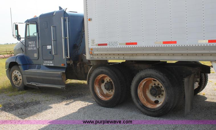 image for item I7278 1991 Freightliner FLD112 semi truck