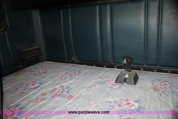 image for item I7278 1991 Freightliner FLD112 semi truck