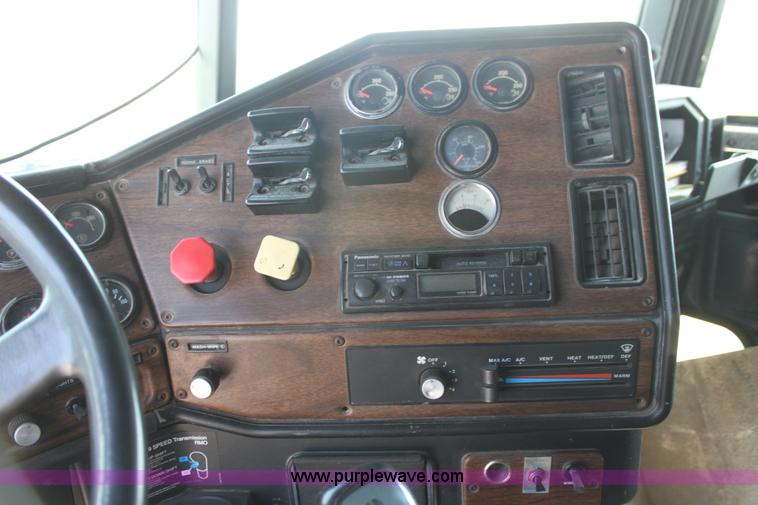 image for item I7278 1991 Freightliner FLD112 semi truck