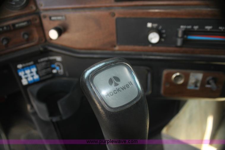 image for item I7278 1991 Freightliner FLD112 semi truck