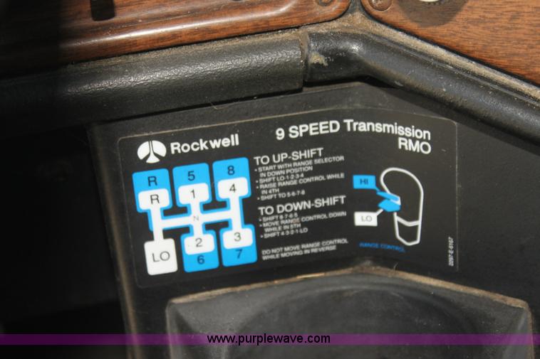 image for item I7278 1991 Freightliner FLD112 semi truck