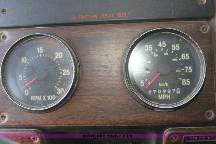 image for item I7278 1991 Freightliner FLD112 semi truck