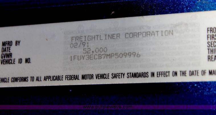 image for item I7278 1991 Freightliner FLD112 semi truck