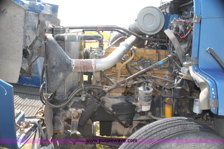 image for item I7278 1991 Freightliner FLD112 semi truck