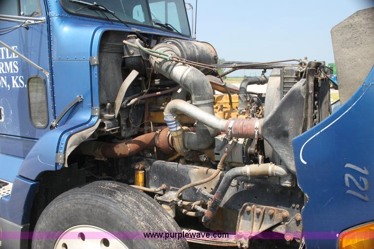 image for item I7278 1991 Freightliner FLD112 semi truck