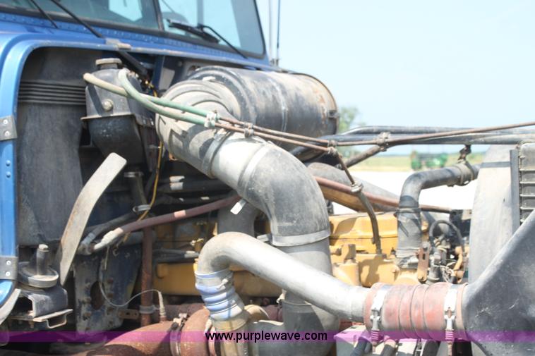 image for item I7278 1991 Freightliner FLD112 semi truck