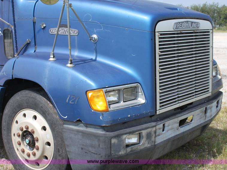 image for item I7278 1991 Freightliner FLD112 semi truck