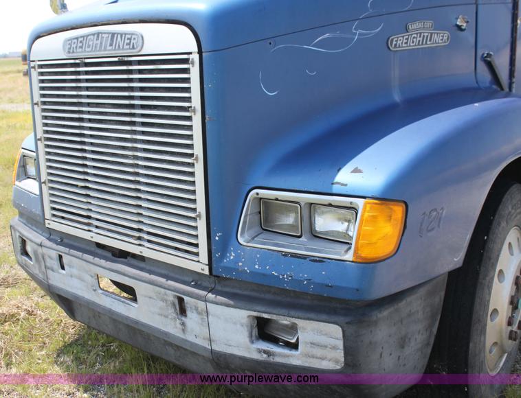 image for item I7278 1991 Freightliner FLD112 semi truck