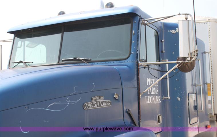 image for item I7278 1991 Freightliner FLD112 semi truck