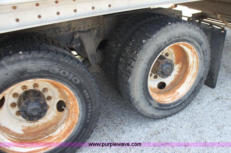 image for item I7278 1991 Freightliner FLD112 semi truck